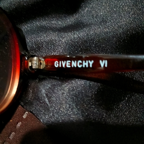 Givenchy vintage glasses - Picture 2 of 3